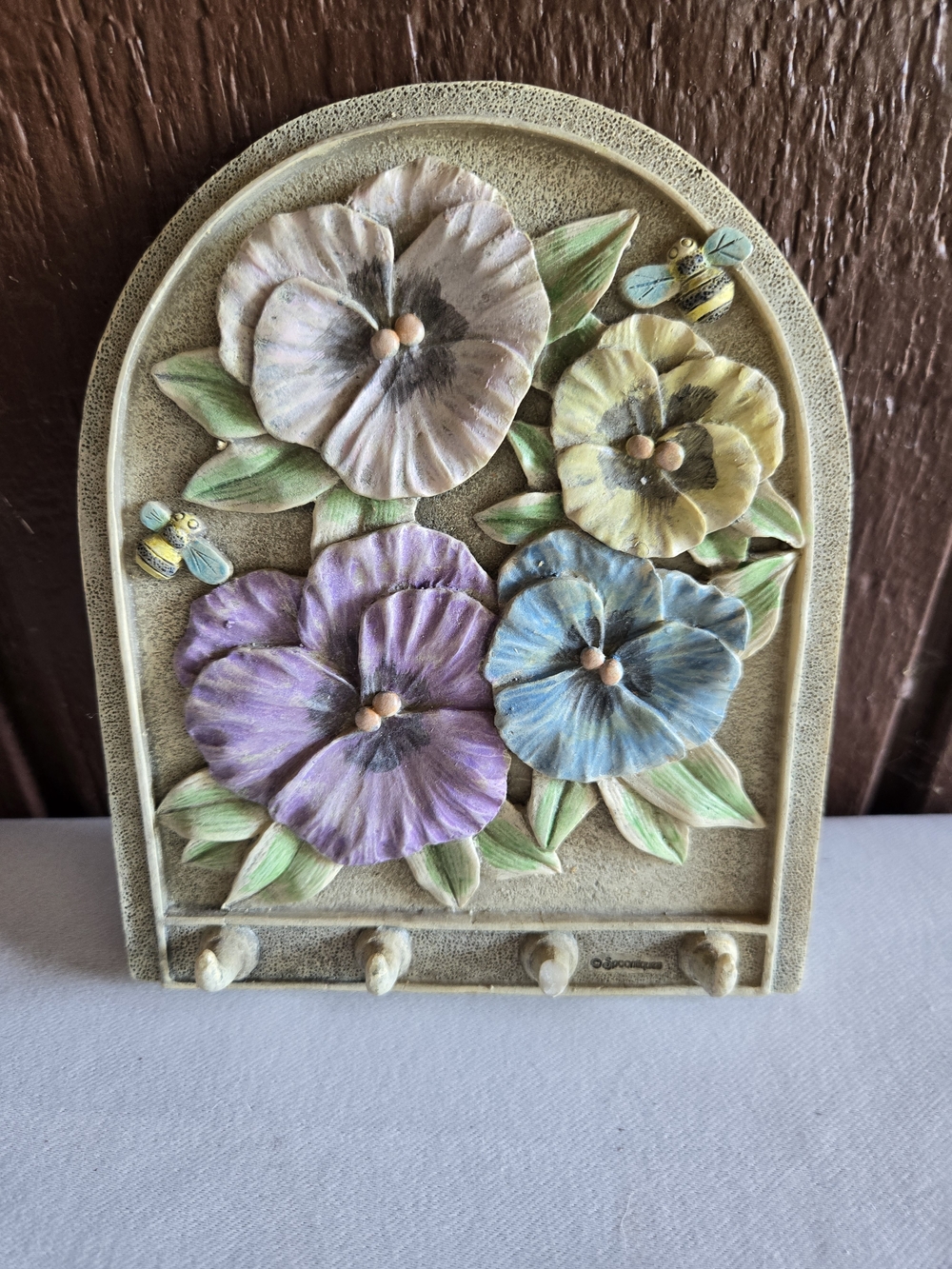 Floral Wall Hook Plaque in Pastel Colors *one broke hook*